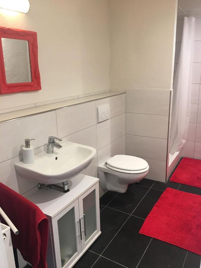 Mayen, Im Mohren, Privatzimmer Nr1, Waldrand, Nahe Nurburgring & Burg Eltz, Gemeinschaftsbad Exterior foto